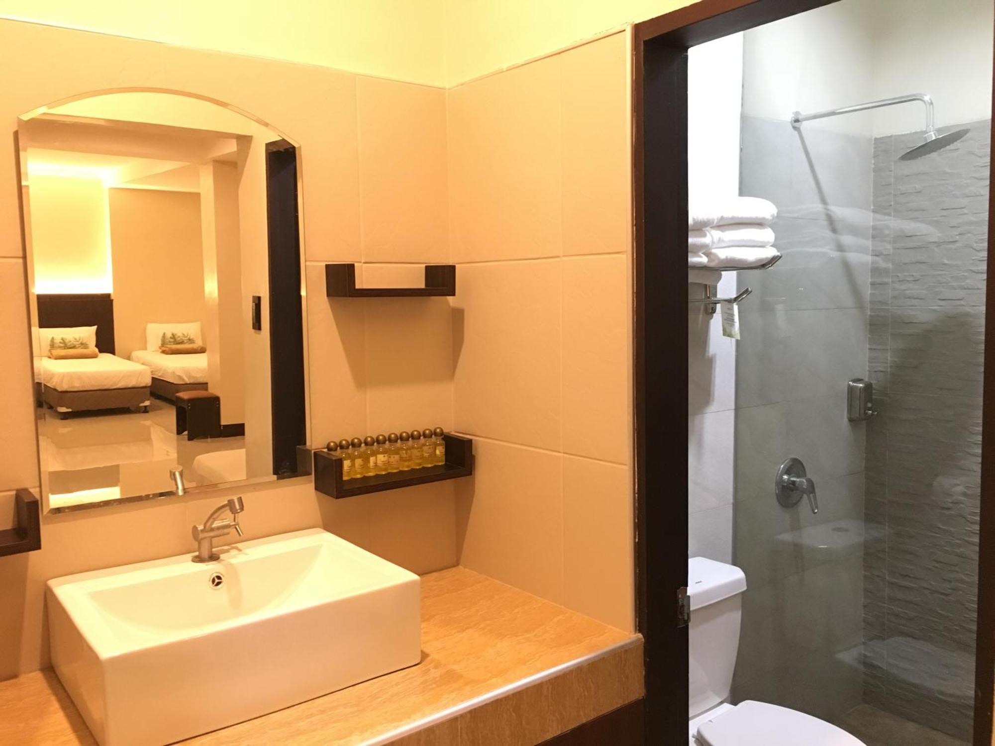 Eon Centennial Resort Hotel & Waterpark Iloilo City Zimmer foto